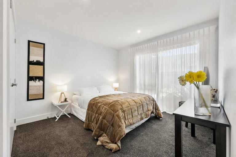 Photo of property in 17 Promontory Crescent, Newlands, Wellington, 6037