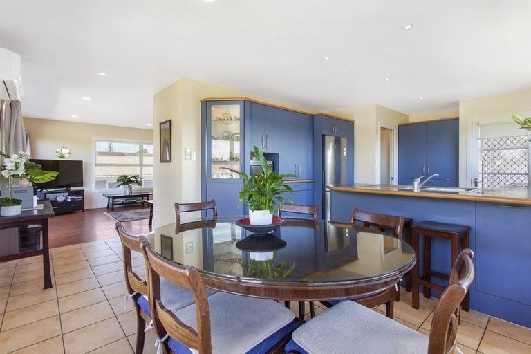Photo of property in 104 Te Atatu Road, Te Atatu South, Auckland, 0610
