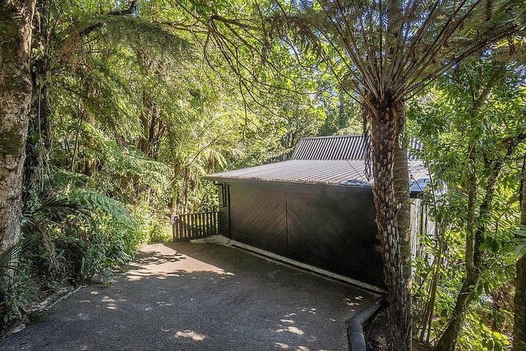 Photo of property in 43 Kohu Road, Titirangi, Auckland, 0604