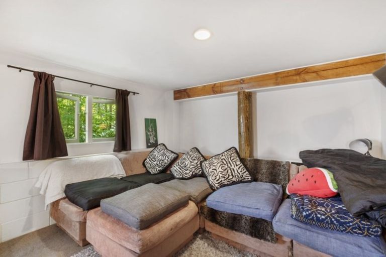 Photo of property in 18 George Herring Place, Glen Eden, Auckland, 0602