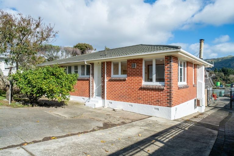 Photo of property in 11 Kivell Street, Ranui, Porirua, 5024