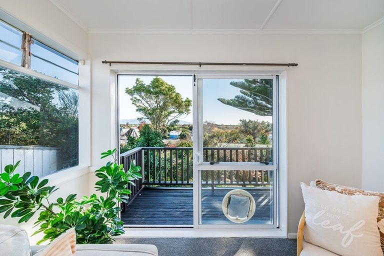 Photo of property in 55 Aorangi Road, Paraparaumu, 5032