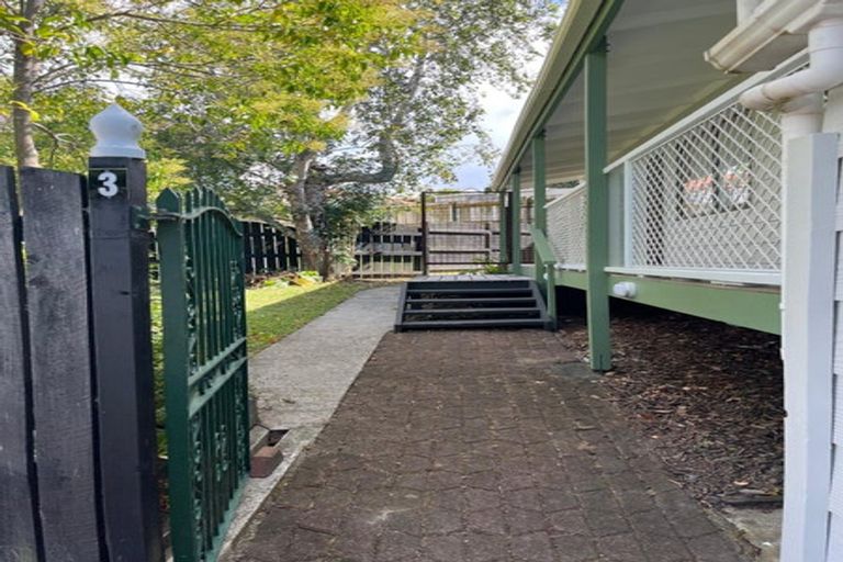Photo of property in 3/8a Alma Street, Te Atatu South, Auckland, 0610