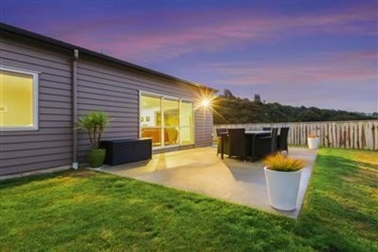 Photo of property in 4 Gennaker Lane, Whitby, Porirua, 5024