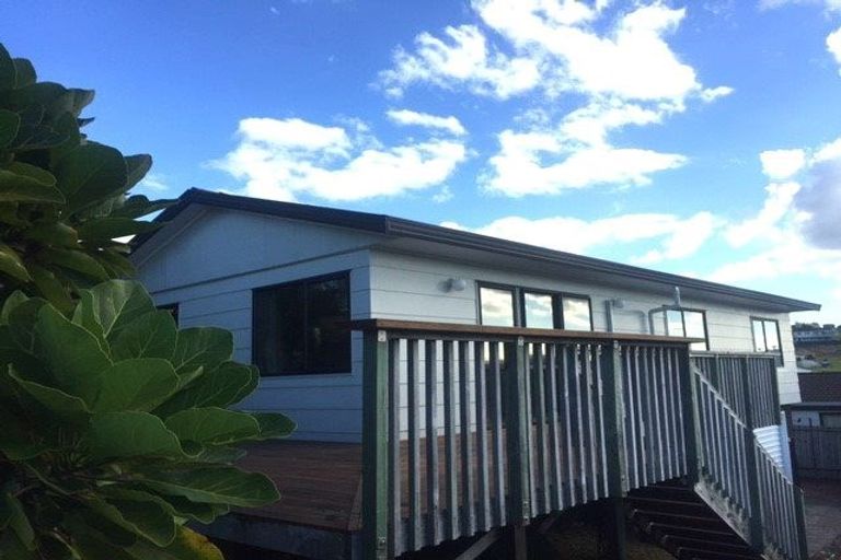 Photo of property in 9a Ngahere Views, Orewa, 0931