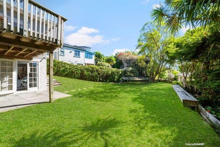 Photo of property in 22 Ranui Crescent, Khandallah, Wellington, 6035