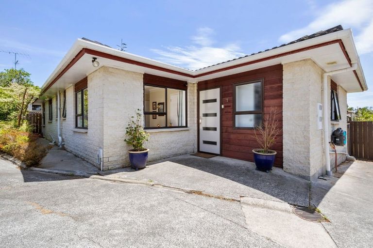 Photo of property in 1/26 Petrel Place, Massey, Auckland, 0614