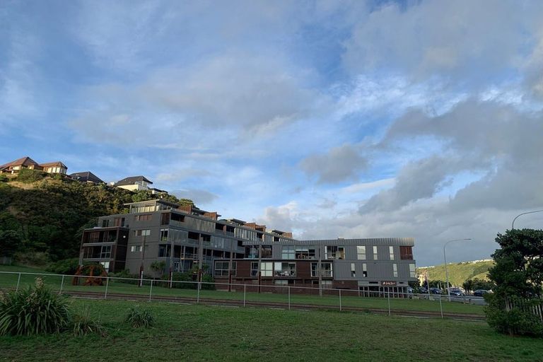 Photo of property in Patent 326 Apartments, 104h/326 Evans Bay Parade, Hataitai, Wellington, 6021