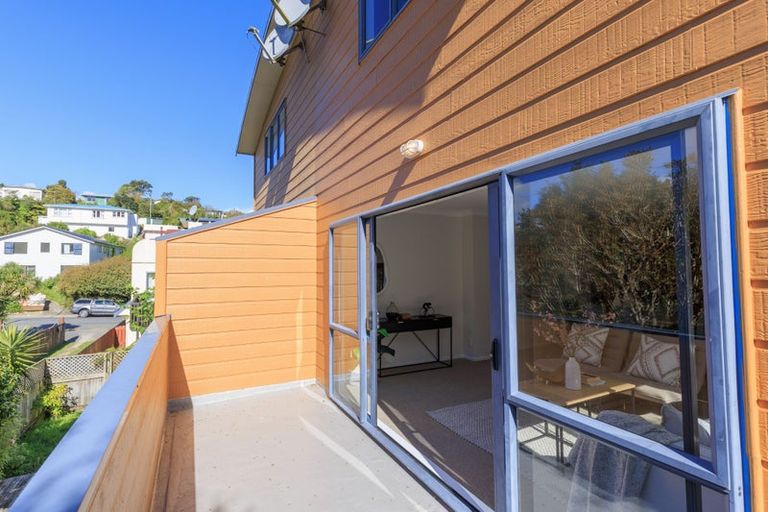 Photo of property in 2a Stella Grove, Newlands, Wellington, 6037