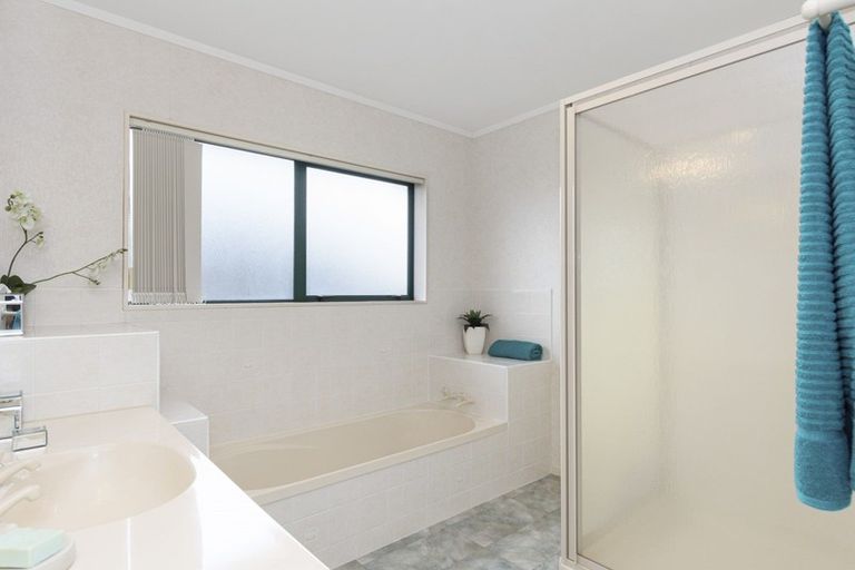 Photo of property in 5 Sandhurst Drive, Papamoa Beach, Papamoa, 3118