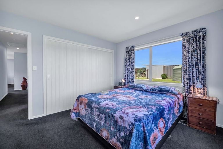 Photo of property in 43 Carrs Road, Urenui, 4377