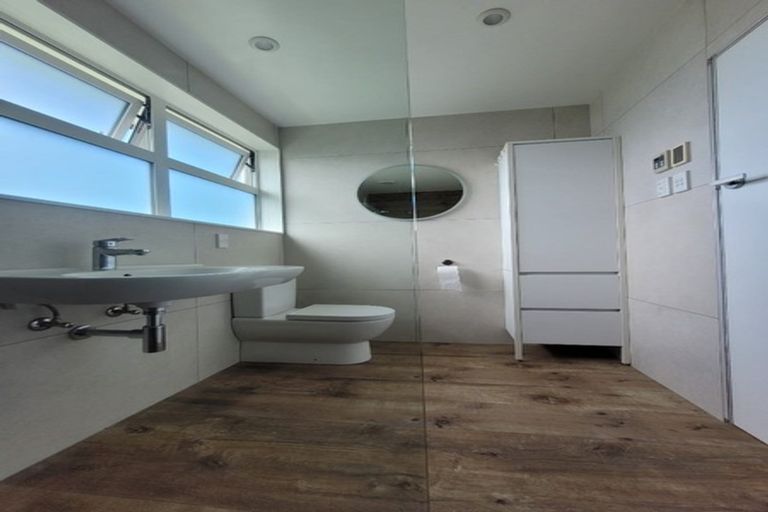 Photo of property in 79 Lauderdale Road, Birkdale, Auckland, 0626