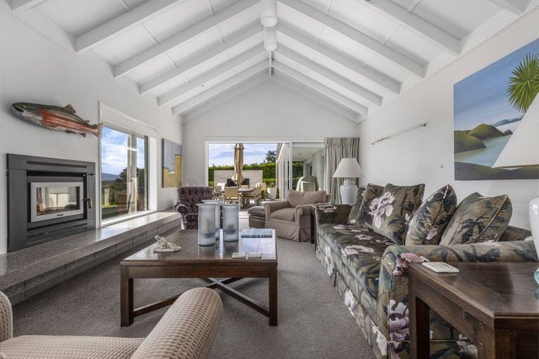 Photo of property in 86 Emerald Glen Road, Paekakariki, 5032