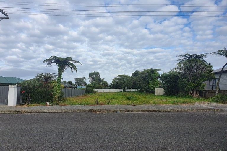 Photo of property in 96 Queen Street, Westport, 7825