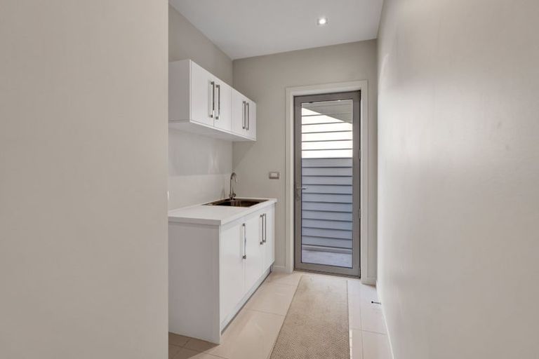 Photo of property in 1 Gleneagles Way, Waiwhakaiho, New Plymouth, 4312