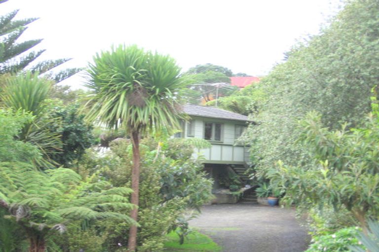 Photo of property in 5 Maori Hut Road, Red Beach, 0932
