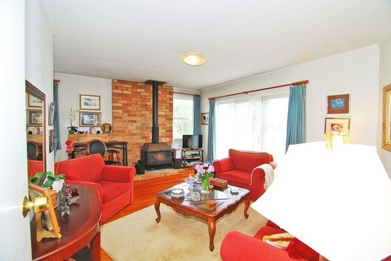 Photo of property in 24 Madison Place, Forrest Hill, Auckland, 0620