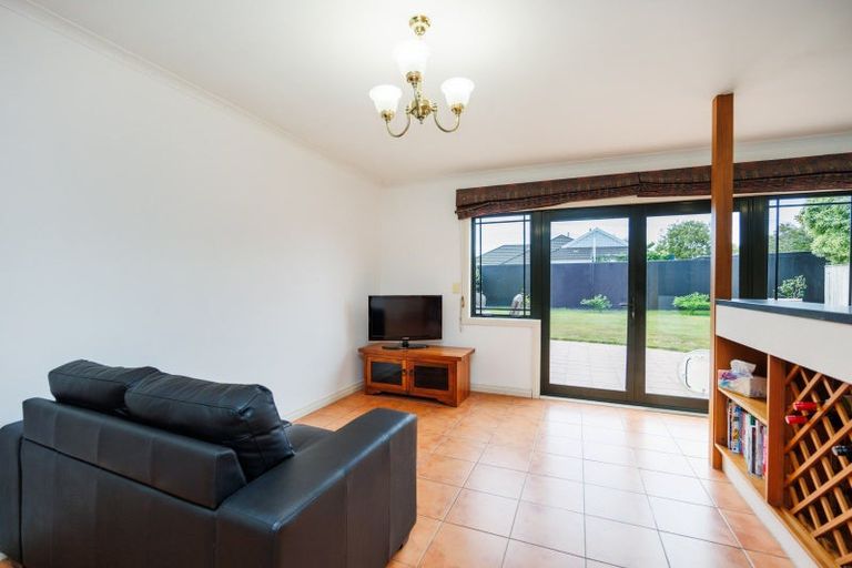 Photo of property in 27 Royal Oak Drive, Kelvin Grove, Palmerston North, 4414