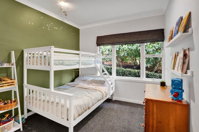 Photo of property in 15 Bracken Street, New Plymouth, 4310