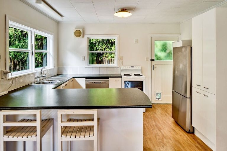 Photo of property in 6 Matai Street, Tawa, Wellington, 5028