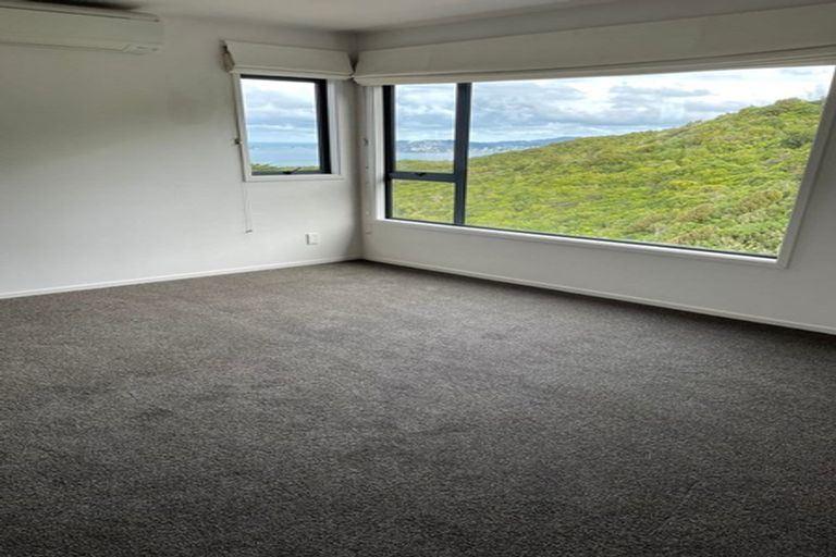 Photo of property in 8 Forbes Lane, Newlands, Wellington, 6037