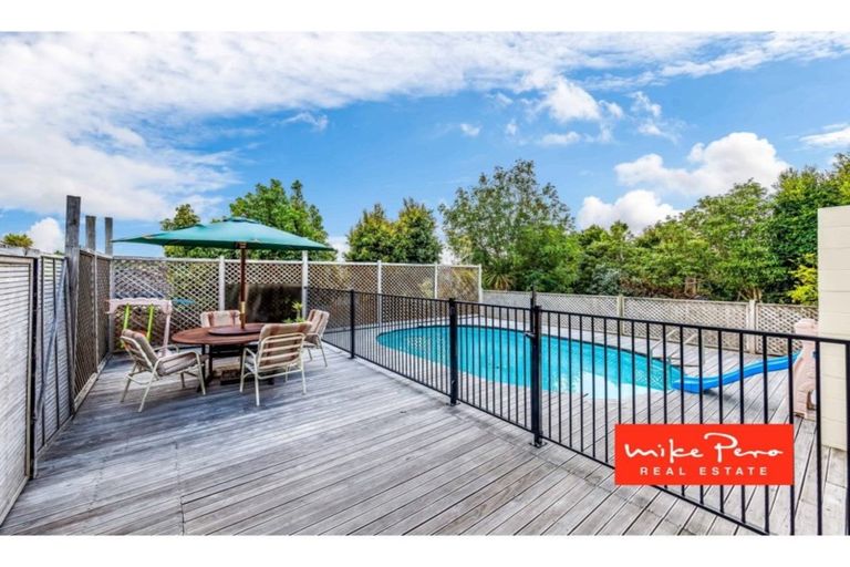 Photo of property in 7 Pokapu Street, Titirangi, Auckland, 0600