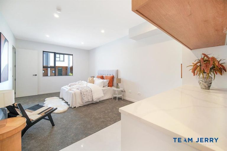 Photo of property in 1 Heketara Way, Massey, 0614