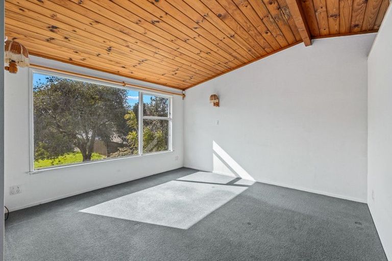 Photo of property in 2 Coburg Street, Henderson, Auckland, 0612