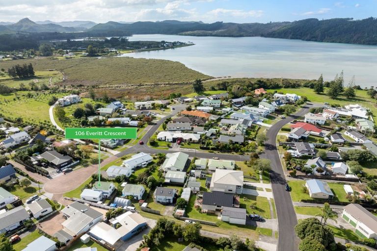Photo of property in 106 Everitt Crescent, Whangamata, 3620