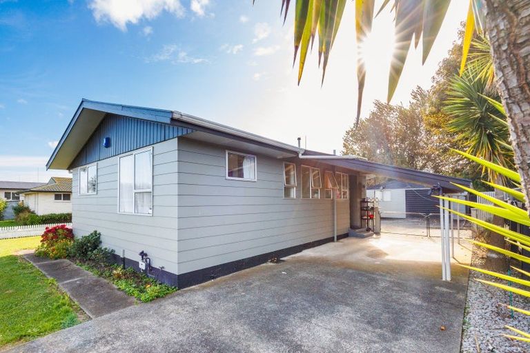 Photo of property in 48 Somerset Crescent, Highbury, Palmerston North, 4412