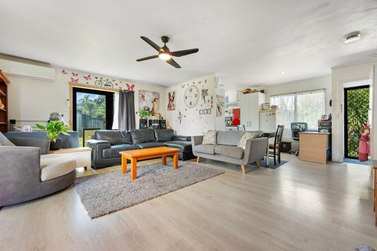 Photo of property in 170b Aviemore Drive, Highland Park, Auckland, 2010