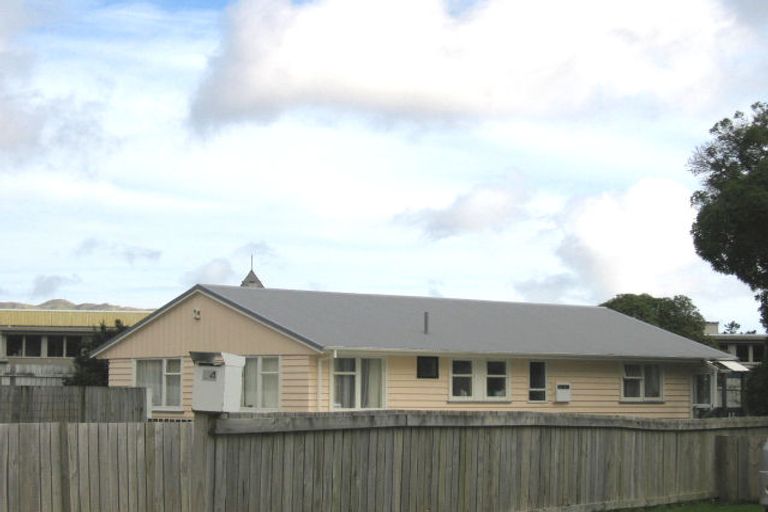 Photo of property in 24 Surprise Place, Cannons Creek, Porirua, 5024