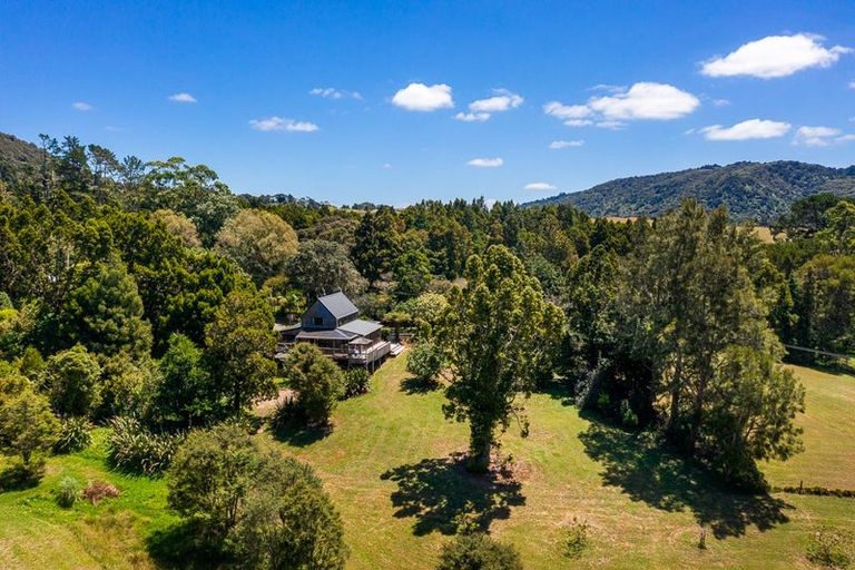Photo of property in 997 Woodcocks Road, Kaipara Flats, Warkworth, 0981