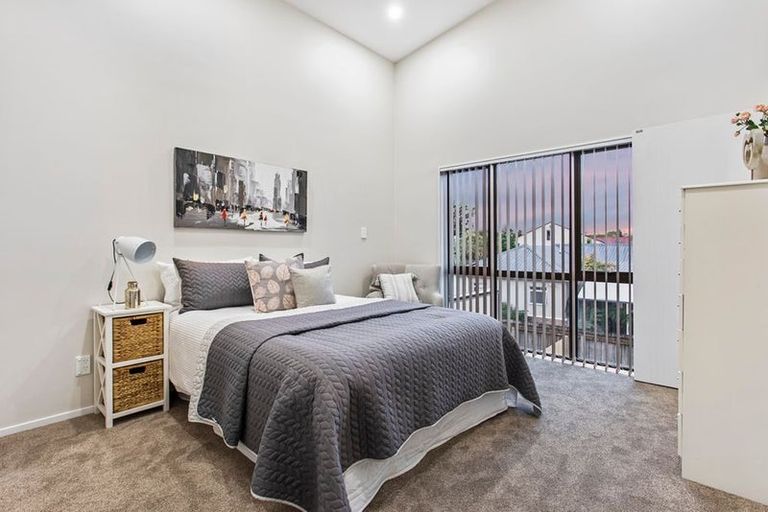 Photo of property in 17 Millcroft Lane, Ranui, Auckland, 0612