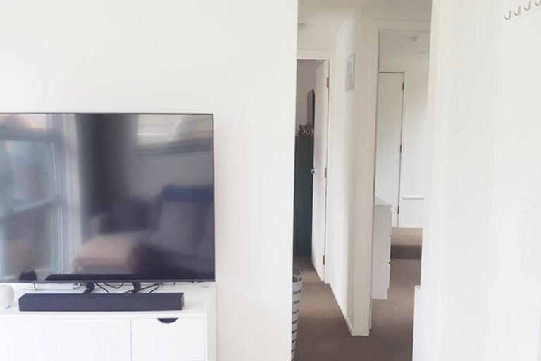 Photo of property in 7 Merville Avenue, Te Atatu South, Auckland, 0610