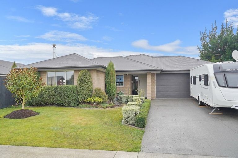 Photo of property in 11 Franklin Drive, Rangiora, 7400