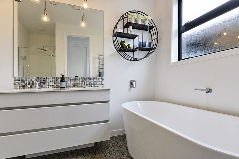 Photo of property in 44a Taikata Road, Te Atatu Peninsula, Auckland, 0610