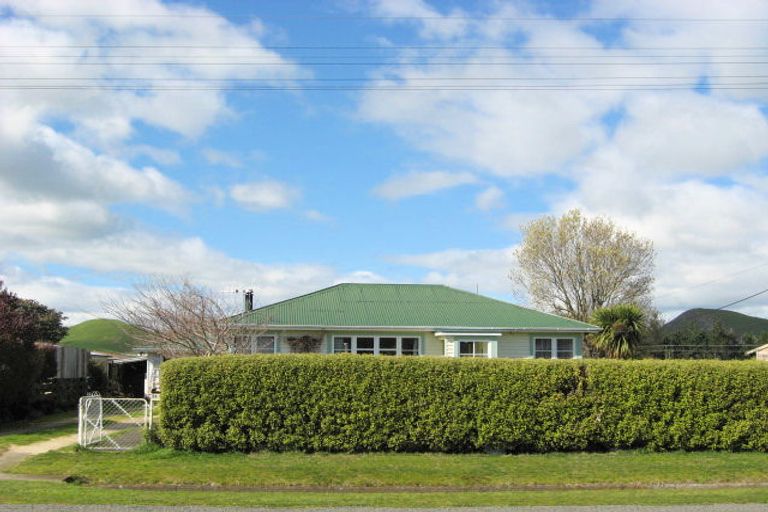 Photo of property in 14 Saint Clair Street, Takapau, 4203