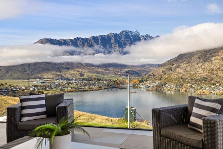 Photo of property in 6 Florence Close, Queenstown Hill, Queenstown, 9300