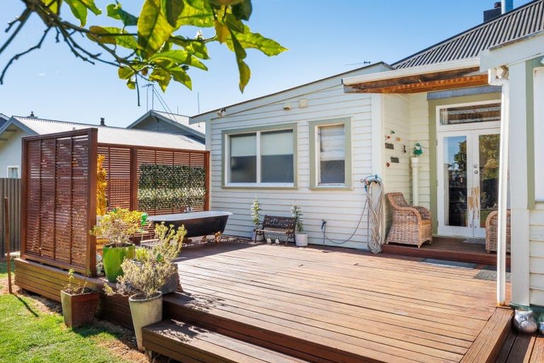 Photo of property in 93 Featherston Street, Takaro, Palmerston North, 4412