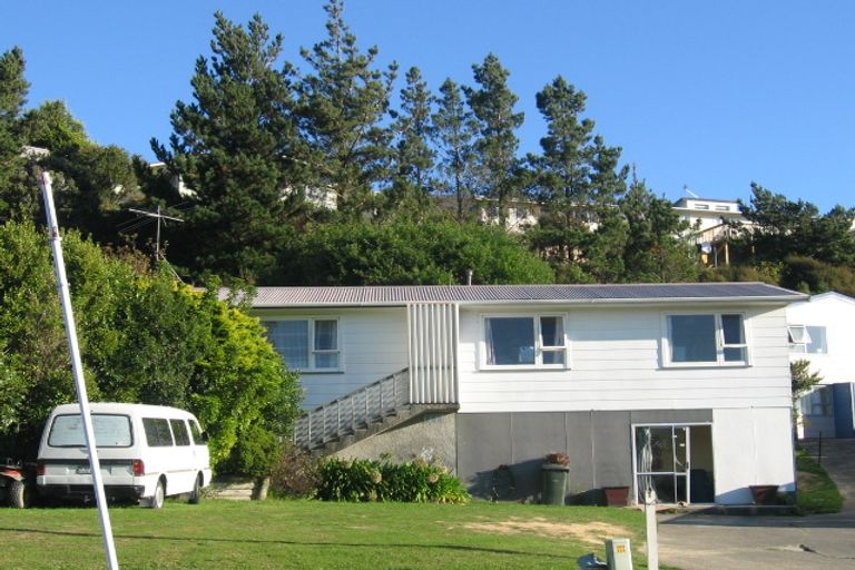 Photo of property in 106 Holborn Drive, Stokes Valley, Lower Hutt, 5019