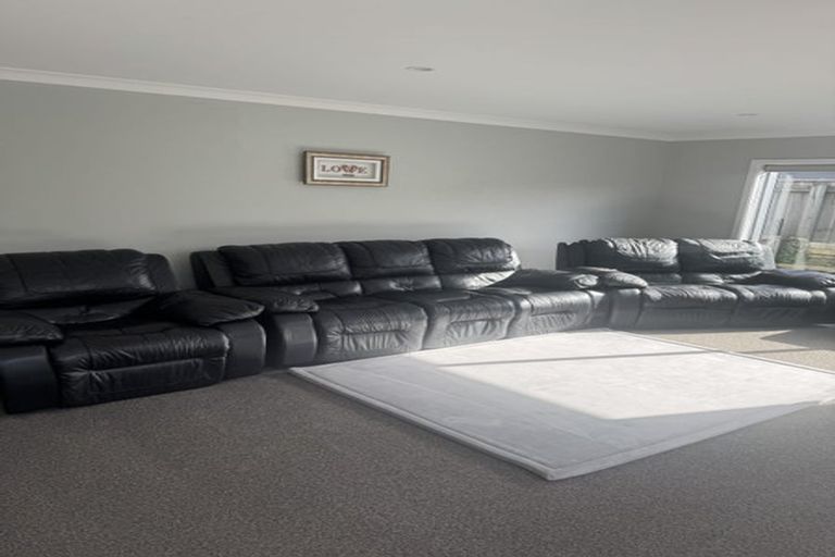 Photo of property in 92 Endeavour Drive, Whitby, Porirua, 5024