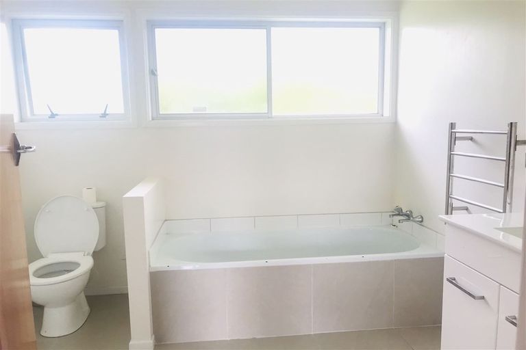 Photo of property in 345 Pakuranga Road, Pakuranga Heights, Auckland, 2010