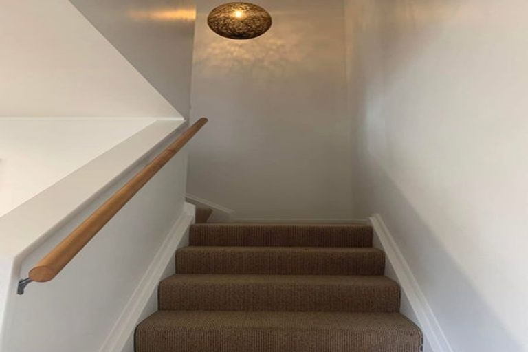 Photo of property in 3/131 Queens Drive, Lyall Bay, Wellington, 6022