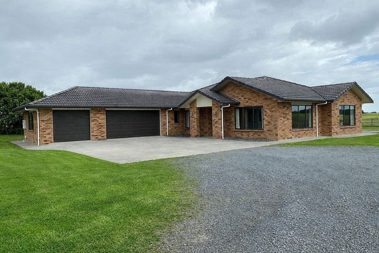 Photo of property in 54 Harvey Road, Waiuku, 2683