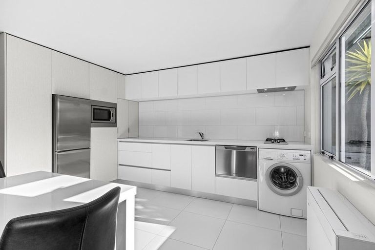 Photo of property in 59 Gilbert Street, New Plymouth, 4310