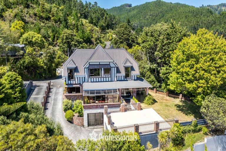 Photo of property in 1 Hobbit Lane, Pinehaven, Upper Hutt, 5371