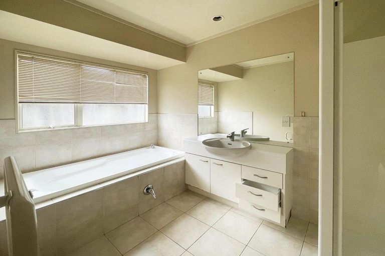 Photo of property in 3 Kilbaha Close, East Tamaki, Auckland, 2013