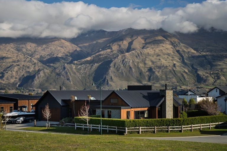 Photo of property in 5 Bull Ridge, Wanaka, 9305