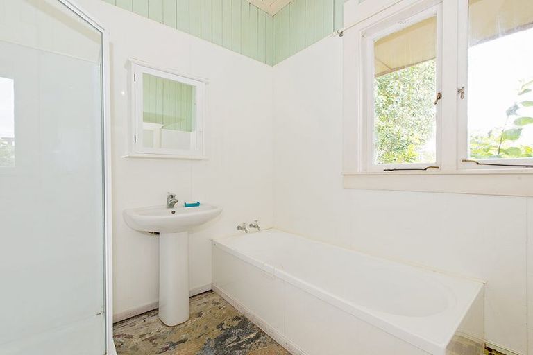 Photo of property in 24 Hinemoa Street, Birkenhead, Auckland, 0626